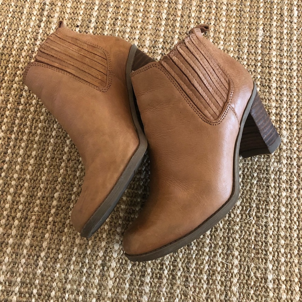 Dr. scholl’s tan leather booties